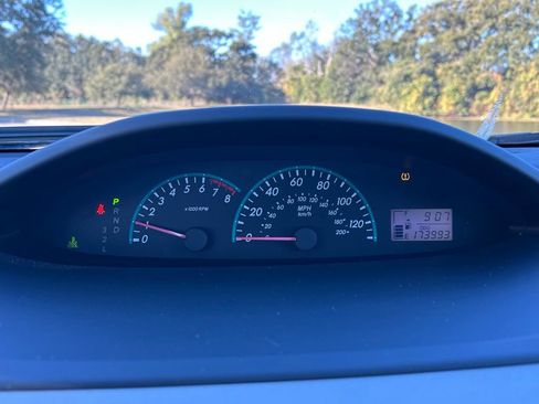 Used 2009 Toyota Yaris Base image 19