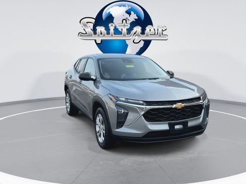 Used 2024 Chevrolet Trax LS image 3
