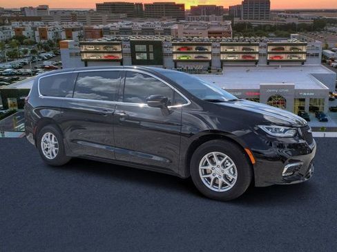 New 2026 Chrysler Pacifica Select FWD image 1