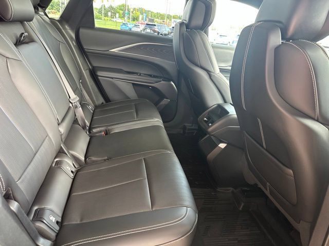 Used 2024 Cadillac Lyriq Luxury AWD/4WD image 17