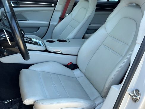 Used 2023 Porsche Panamera 4 Platinum Edition AWD/4WD image 26