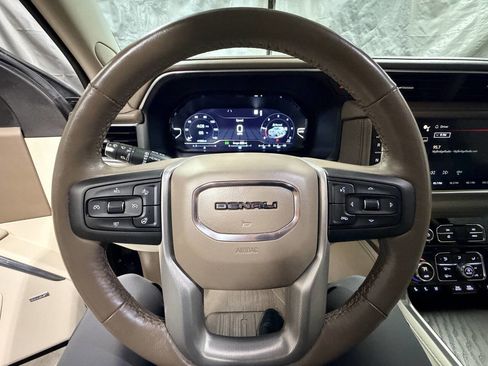 Used 2022 GMC Yukon XL Denali w/ Denali Premium Package image 16