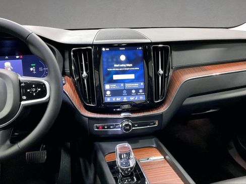 Used 2023 Volvo XC60 T8 Ultimate image 9