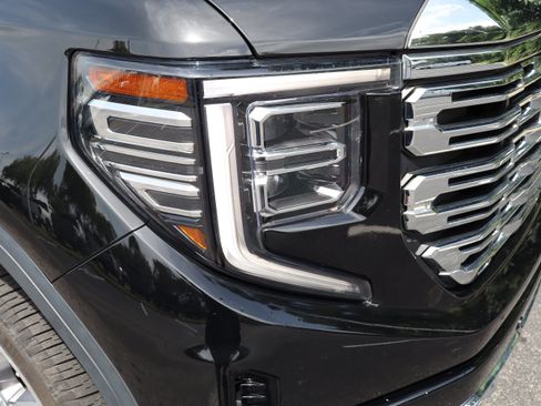 Used 2023 GMC Sierra 1500 Denali w/ Denali Reserve Package AWD/4WD image 15