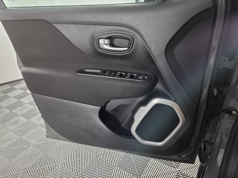 Used 2021 Jeep Renegade Latitude FWD image 23