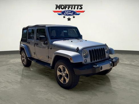 Used 2016 Jeep Wrangler Unlimited Sahara w/ Max Tow Package AWD/4WD image 7