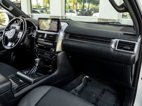 Used 2023 Lexus GX 460 Premium w/ Accessory Package AWD/4WD image 43