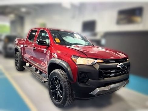 Used 2024 Chevrolet Colorado Trail Boss w/ Technology Package AWD/4WD image 9