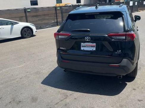 Used 2025 Toyota RAV4 LE AWD/4WD image 13