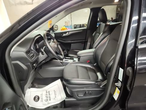 Used 2025 Ford Escape SE image 6