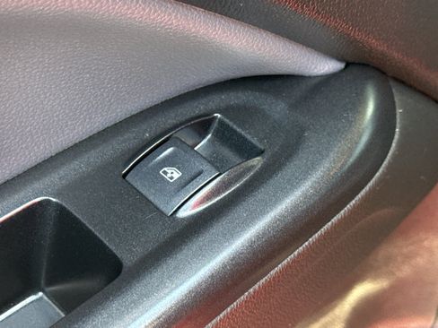 Used 2018 Chevrolet Colorado Z71 AWD/4WD image 31