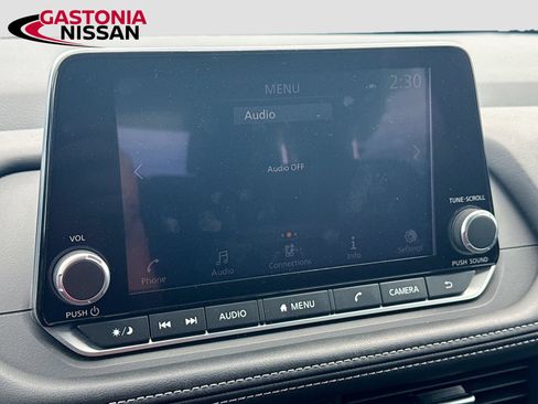Used 2025 Nissan Rogue SV FWD image 18