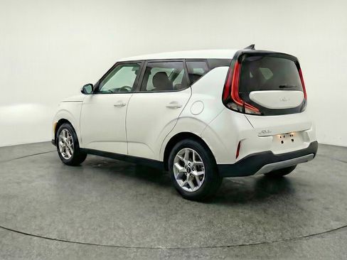 Used 2025 Kia Soul LX w/ LX Technology Package FWD image 6