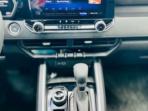 Used 2024 Chevrolet Colorado Trail Boss w/ Technology Package image 15