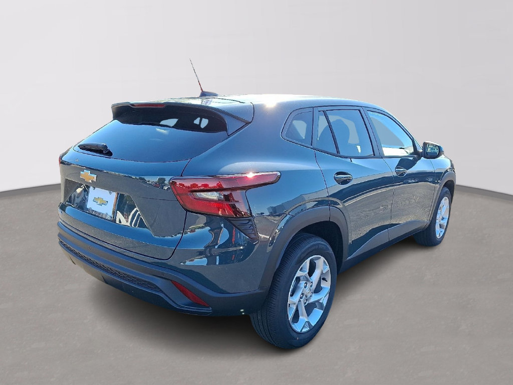 New 2026 Chevrolet Trax LS w/ LS Convenience Package FWD image 4