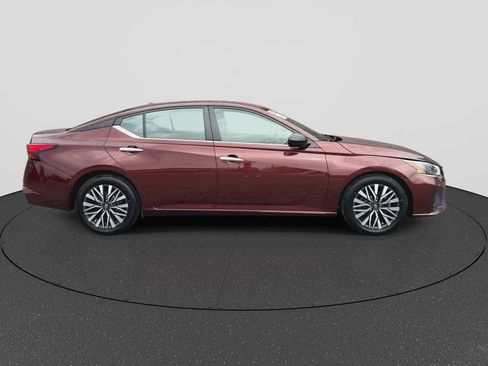 Used 2024 Nissan Altima 2.5 SV image 9