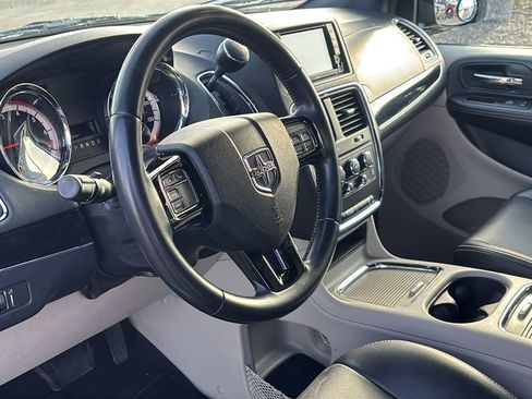Used 2019 Dodge Grand Caravan SXT image 26