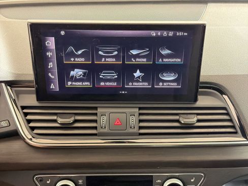 Used 2023 Audi Q5 2.0T Premium w/ Convenience Package AWD/4WD image 29