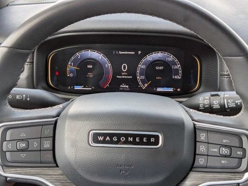 Certified 2024 Jeep Wagoneer Series II w/ Flexible Seating Group RWD image 28