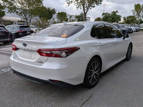 Used 2021 Toyota Camry XLE w/ Navigation Upgrade Package image 5