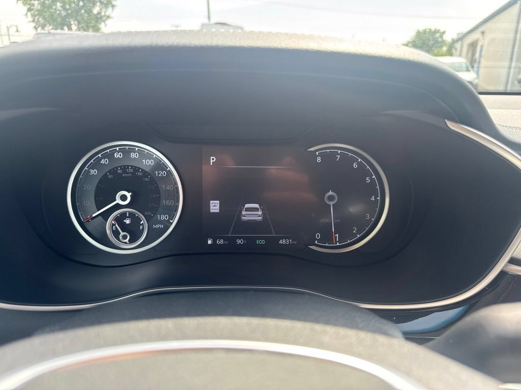 Used 2025 Genesis G70 2.5T AWD/4WD image 21