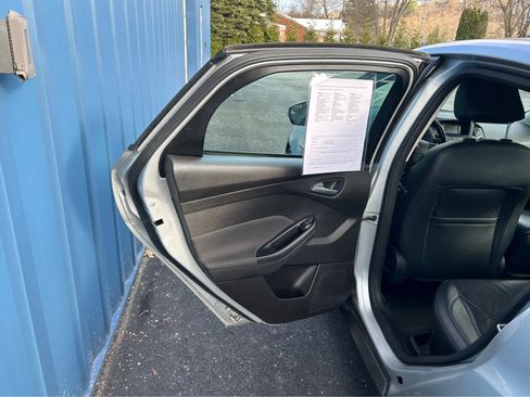 Used 2016 Ford Focus SE w/ Equipment Group 201A image 25