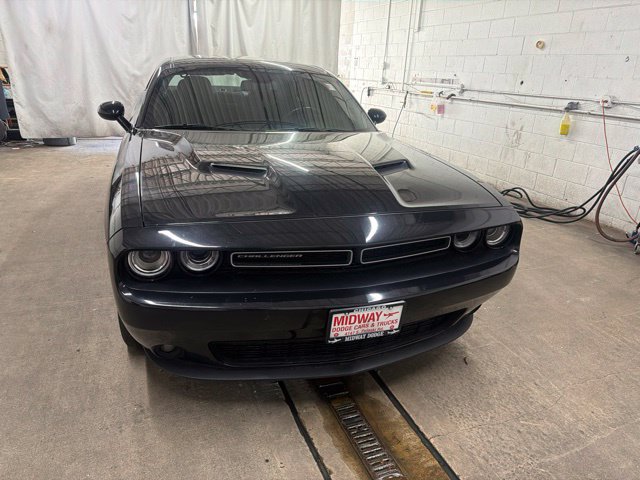Used 2021 Dodge Challenger SXT w/ Driver Convenience Group RWD image 5