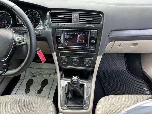 Used 2019 Volkswagen Golf 4-Door FWD image 11