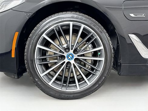 Used 2023 BMW 530e xDrive image 12