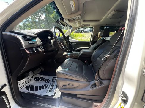 Used 2015 GMC Yukon XL Denali w/ Touring Package AWD/4WD image 9