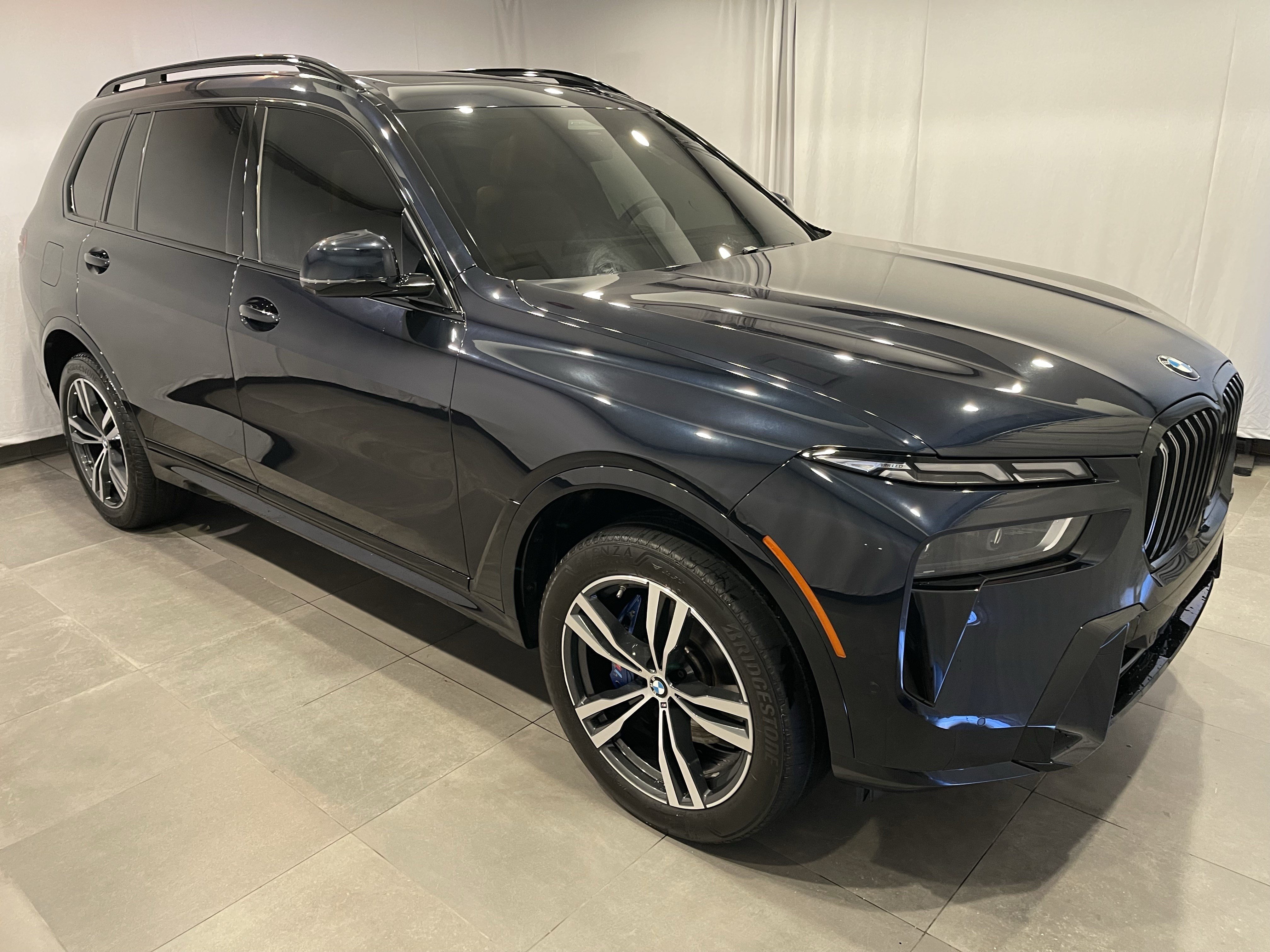 Used 2025 BMW X7 xDrive40i w/ M Sport Package AWD/4WD image 3