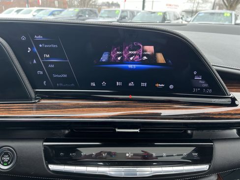 Used 2023 Cadillac Escalade ESV Premium Luxury image 18