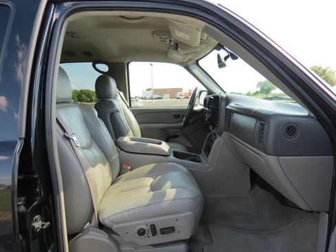 Used 2004 Chevrolet Tahoe LT w/ LT Preferred Equipment Group RWD image 29
