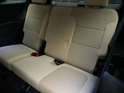 Used 2022 Chevrolet Traverse LS image 25