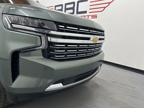 Used 2023 Chevrolet Suburban Premier image 2