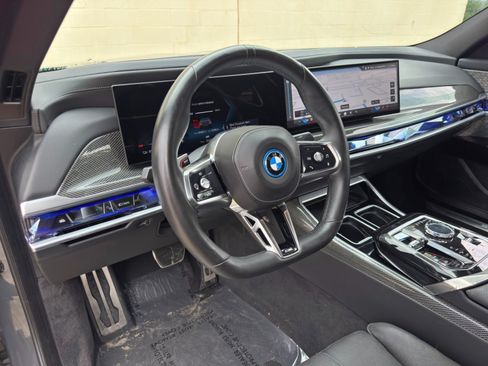 Used 2024 BMW i7 eDrive50 w/ M Sport Package RWD image 15