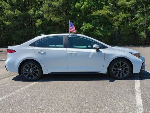 Used 2024 Toyota Corolla SE FWD image 3
