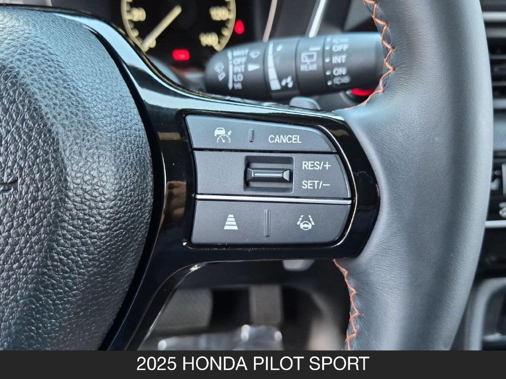 Used 2025 Honda Pilot Sport image 18