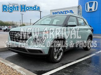 Used 2025 Hyundai Venue SEL FWD video 1