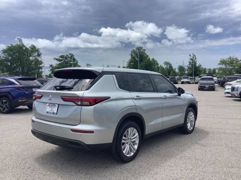 Used 2022 Mitsubishi Outlander ES FWD image 5