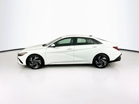 Used 2025 Hyundai Elantra Limited FWD image 4