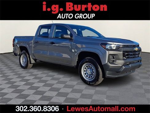 Used 2025 Chevrolet Colorado W/T w/ Advanced Trailering Package image 1