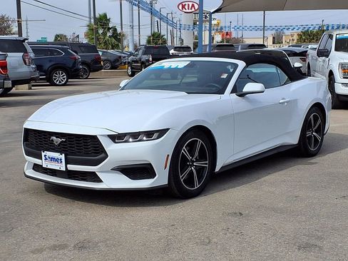 Used 2025 Ford Mustang Premium image 3