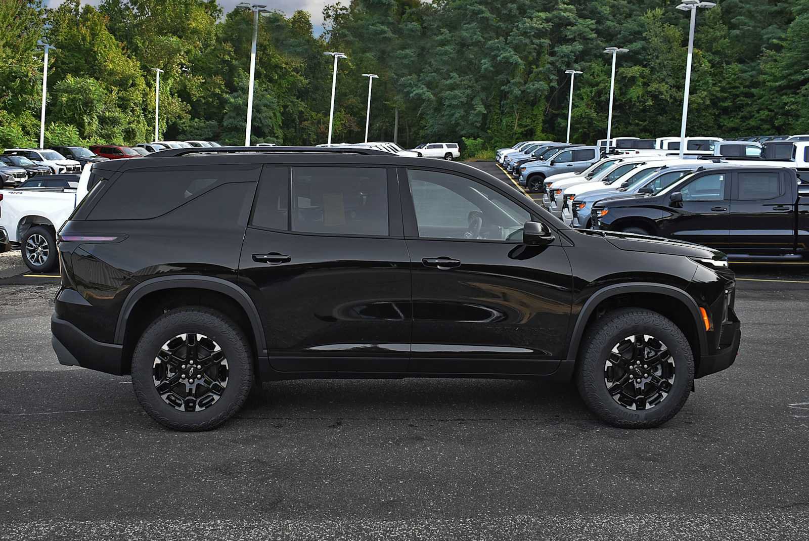 New 2027 Chevrolet Traverse Z71 w/ Driver Confidence Package AWD/4WD image 6