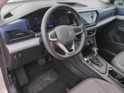 Used 2024 Volkswagen Taos SE image 10
