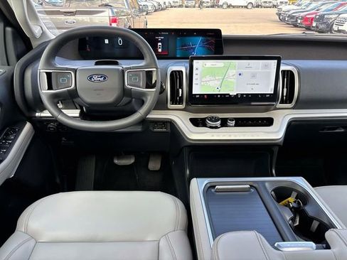 Used 2025 Ford Expedition Active AWD/4WD image 12