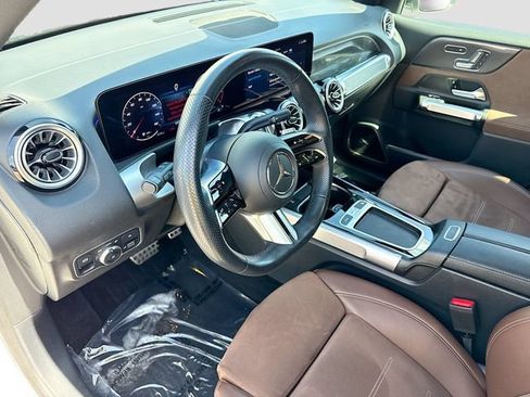Used 2024 Mercedes-Benz GLB 250 image 25