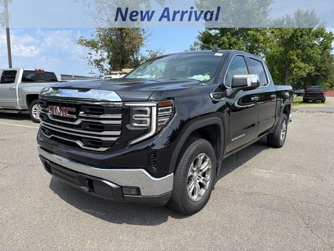 Used 2025 GMC Sierra 1500 SLT AWD/4WD image 1