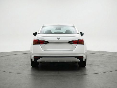 Used 2025 Nissan Altima 2.5 SV image 7