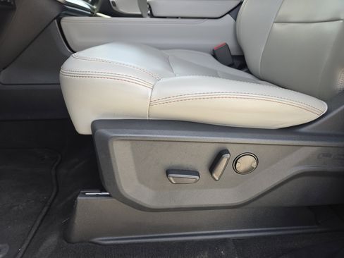 Certified 2025 Ford Expedition Active image 23